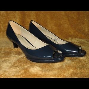 Naturalizer Low Heels Size 9.5